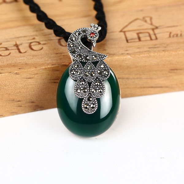 fashion- silver natural green agate peacock opens the pendant sweater necklace.
fashion- silver natural green agate peacock opens the pendant sweater necklace.