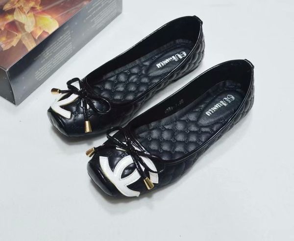 women's brand leather slippers, design slippers, metal chains, summer sandals, beach shoes, fashion slippers, slippers with boxes, Black
women's brand leather slippers, design slippers, metal chains, summer sandals, beach shoes, fashion slippers, slippers with boxes, Black
