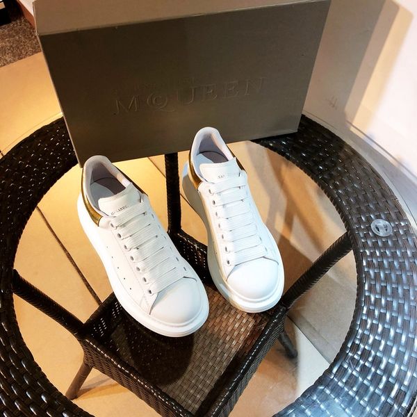 2020 new qr couple casual sneakers couple fashion thick sneakers daily increase casual shoes luxury design
2020 new qr couple casual sneakers couple fashion thick sneakers daily increase casual shoes luxury design