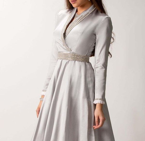 fashion silver and ivory beaded v neck long sleeve a line floor length prom dresses, White;black
fashion silver and ivory beaded v neck long sleeve a line floor length prom dresses, White;black