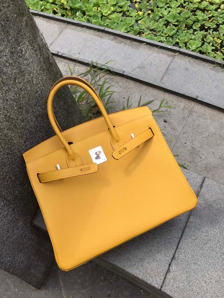 wholesale handmade waxline orginal design yellow purse,brand totes,designed purse,gold,sliver hardware,3size for chosen,fast delivery
wholesale handmade waxline orginal design yellow purse,brand totes,designed purse,gold,sliver hardware,3size for chosen,fast delivery