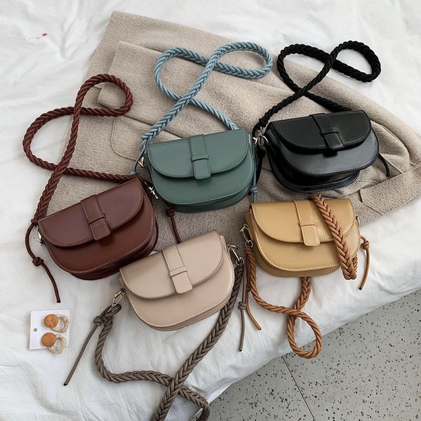 original design 2020 fashion new design texture retro saddle bag fashion simple one shoulder messenger bag
original design 2020 fashion new design texture retro saddle bag fashion simple one shoulder messenger bag