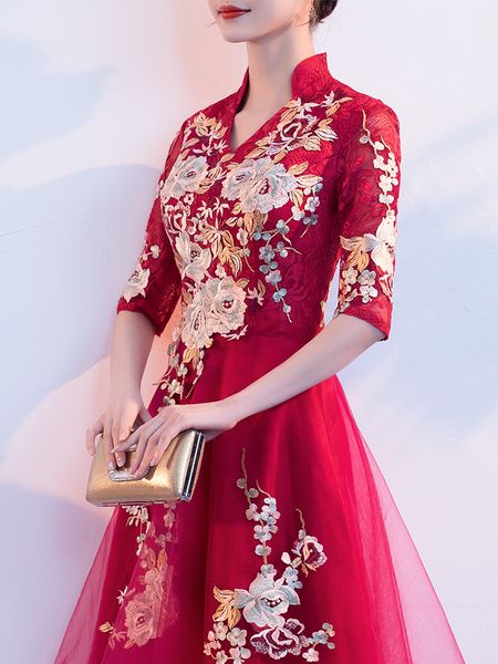 2019 chinese evening gowns wedding qi pao elegant long qipao gloden embroidery lace cheongsam chinese red bride wedding dresses
2019 chinese evening gowns wedding qi pao elegant long qipao gloden embroidery lace cheongsam chinese red bride wedding dresses