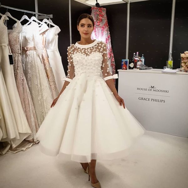 2020 white tea length a line wedding dresses jewel neck half sleeve 3d flower cascading ruffles short garden wedding gowns
2020 white tea length a line wedding dresses jewel neck half sleeve 3d flower cascading ruffles short garden wedding gowns