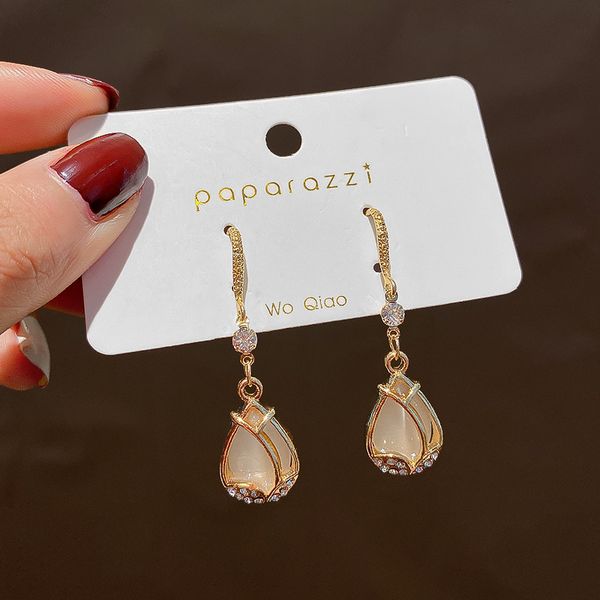 2020 new korea retro square acrylic pearl elegant temperament simple zircon earrings baroque metal girl party ladies earrings, Silver
2020 new korea retro square acrylic pearl elegant temperament simple zircon earrings baroque metal girl party ladies earrings, Silver