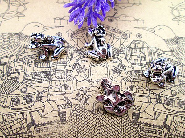 45pcs--crown frog charms, antique tibetan silver 3d crown frog charm pendants 12x11mm, Bronze;silver
45pcs--crown frog charms, antique tibetan silver 3d crown frog charm pendants 12x11mm, Bronze;silver