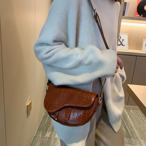 2020 new women's crossbody bag korean version of the retro fashion simple wild chain ladies shoulder bag
2020 new women's crossbody bag korean version of the retro fashion simple wild chain ladies shoulder bag