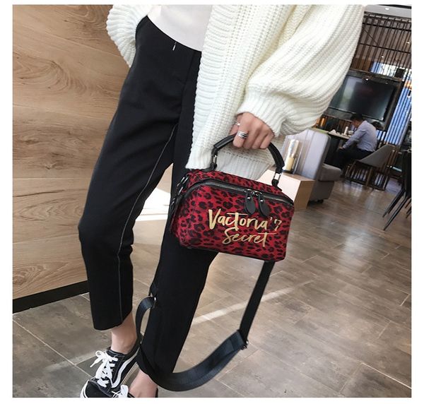 new leopard plush fashion women's handbags trend printing design casual ladies shoulder bag mini ladies wild handbag wholesale
new leopard plush fashion women's handbags trend printing design casual ladies shoulder bag mini ladies wild handbag wholesale
