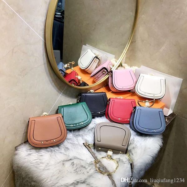 new genuine leather handbags in the european and american fashion contracted metal rings saddle with the in single shoulder bags
new genuine leather handbags in the european and american fashion contracted metal rings saddle with the in single shoulder bags