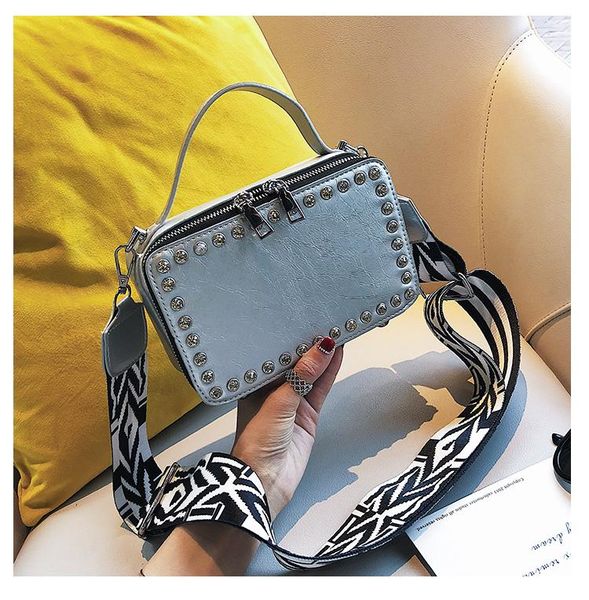 designer-new style rivet messenger bags for women shoulder bags wide strap cross body bags female sac a main nidaie nidaier/8 
designer-new style rivet messenger bags for women shoulder bags wide strap cross body bags female sac a main nidaie nidaier/8