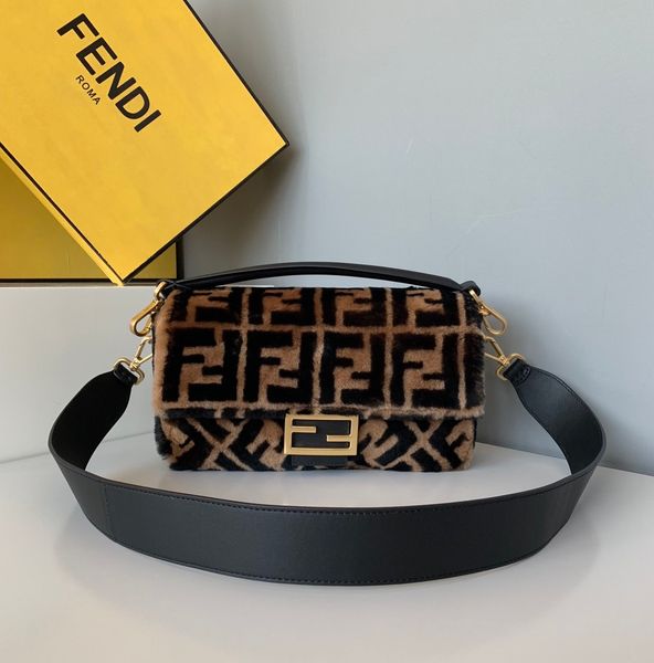 factory wholesale 2019 new handbag cross pattern synthetic leather shell chain bag shoulder messenger bag fashionista 27*5*15cm000001
factory wholesale 2019 new handbag cross pattern synthetic leather shell chain bag shoulder messenger bag fashionista 27*5*15cm000001