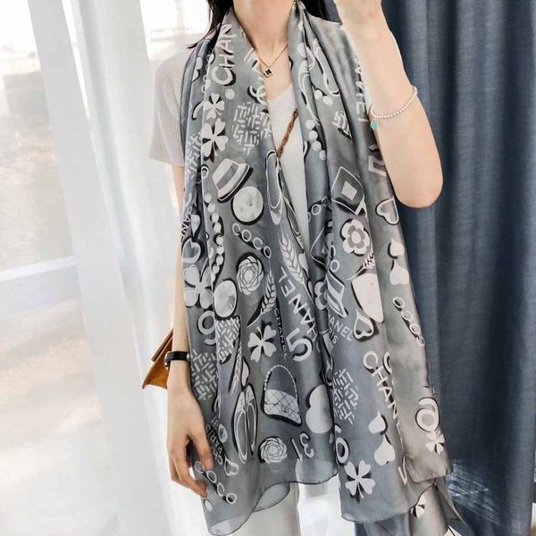 2019 summer brand silk scarf womens scarf designers letter floral thin scarf long scarves size 180x90cm, Blue;gray
2019 summer brand silk scarf womens scarf designers letter floral thin scarf long scarves size 180x90cm, Blue;gray