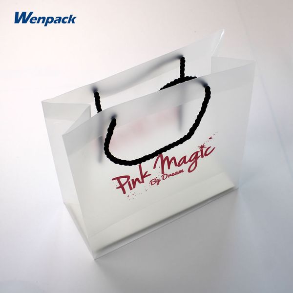custom shopping handle frosted pp gift bag/plastic packaging pvc bag 
custom shopping handle frosted pp gift bag/plastic packaging pvc bag