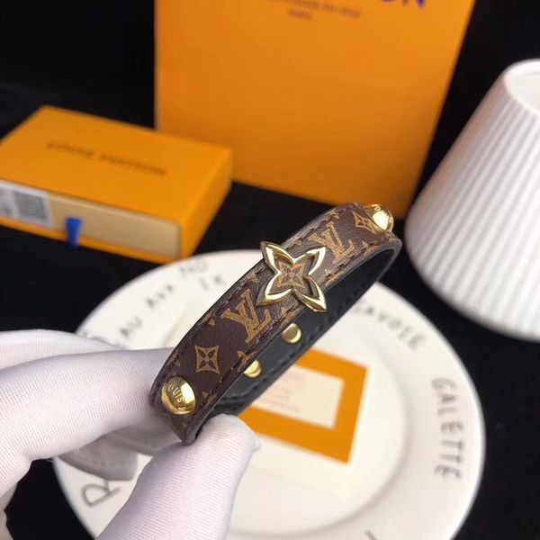 2020 new fashion jewelry stainless leather steel bracelets bangles pulseiras bracelets for man and women with box good qualtiy, Golden;silver
2020 new fashion jewelry stainless leather steel bracelets bangles pulseiras bracelets for man and women with box good qualtiy, Golden;silver