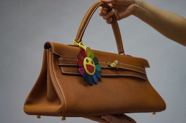 in stock,whosale orginal togo skin brown keily shoulder bag,fully handmade,wax thread, size42cm,gold,silver hardware, fast delivery
in stock,whosale orginal togo skin brown keily shoulder bag,fully handmade,wax thread, size42cm,gold,silver hardware, fast delivery