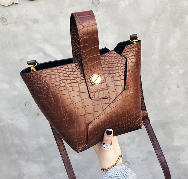winter bag female 2020 new retro stone pattern portable child bucket bag korean version of the wild shoulder messenger bag
winter bag female 2020 new retro stone pattern portable child bucket bag korean version of the wild shoulder messenger bag