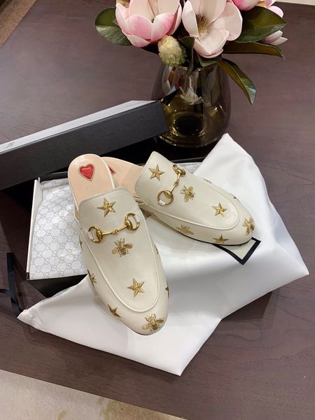 2020 fashion luxury designer women shoes womens luxury designer slides flip flops sandals slipper scarpe firmate hausschuhe size 34-40 -223, Black
2020 fashion luxury designer women shoes womens luxury designer slides flip flops sandals slipper scarpe firmate hausschuhe size 34-40 -223, Black