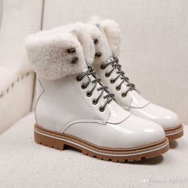 short tube martin boots women's winter new leather plus velvet anti-skiing boots fashion wild short shoes classic trend personality
short tube martin boots women's winter new leather plus velvet anti-skiing boots fashion wild short shoes classic trend personality