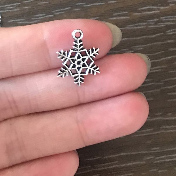 wholesale diy charm snowflake charms antique silver tone pendant charm for bracelet necklace earring zipper pulls jewelry gifts, Bronze;silver
wholesale diy charm snowflake charms antique silver tone pendant charm for bracelet necklace earring zipper pulls jewelry gifts, Bronze;silver
