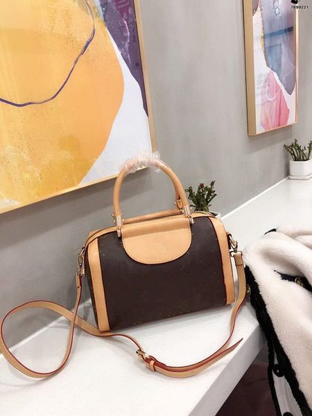 female vogue new fund of aging boston leather leboy handbag joker pillow single shoulder bag backpacks purse womens luxury women handbags
female vogue new fund of aging boston leather leboy handbag joker pillow single shoulder bag backpacks purse womens luxury women handbags