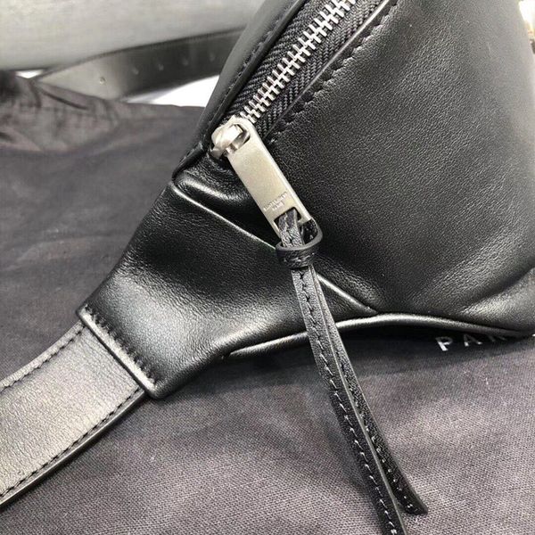 fanny pack. chest bag. classic monogrammed belt bag zip-up belt bag with adjustable belt.011
fanny pack. chest bag. classic monogrammed belt bag zip-up belt bag with adjustable belt.011