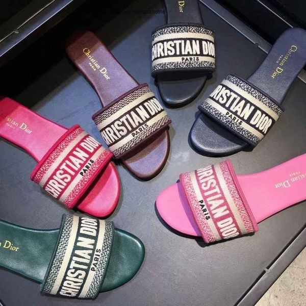 Brand Women Beach Slippers Rhinestone Smooth Sandals Fashion Women's Toe Casual Outdoor Leisure 5colors Indoor Shower Room
Brand Women Beach Slippers Rhinestone Smooth Sandals Fashion Women's Toe Casual Outdoor Leisure 5colors Indoor Shower Room