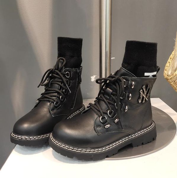 2020 winter new leather girl boots fashion black kids shoes high-casual increase students outdoor children' ankle boots martin boots, Black;grey
2020 winter new leather girl boots fashion black kids shoes high-casual increase students outdoor children' ankle boots martin boots, Black;grey