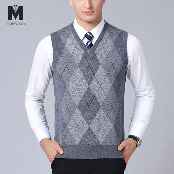 2019 new fashion brand sweaters mens pullovers v neck slim fit jumpers knit sleeveless autumn korean style casual men clothes, Black;white
2019 new fashion brand sweaters mens pullovers v neck slim fit jumpers knit sleeveless autumn korean style casual men clothes, Black;white