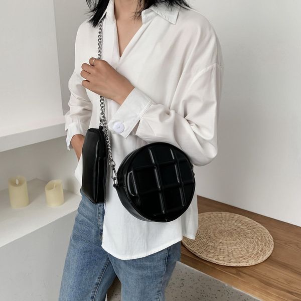 2020 new shoulder bag women's casual fashion korean version of the candy color thick chain small fragrance small round bag
2020 new shoulder bag women's casual fashion korean version of the candy color thick chain small fragrance small round bag