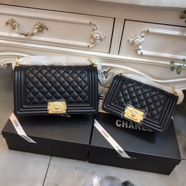 2019 new li ting women houlder handbag retro fa hion high grade low key temperament corrugated border de ign
2019 new li ting women houlder handbag retro fa hion high grade low key temperament corrugated border de ign