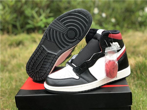 2019 new authentic 1 og high black gym red 1s white sail man woman basketball shoes sports sneakers 555088-061 with original box
2019 new authentic 1 og high black gym red 1s white sail man woman basketball shoes sports sneakers 555088-061 with original box