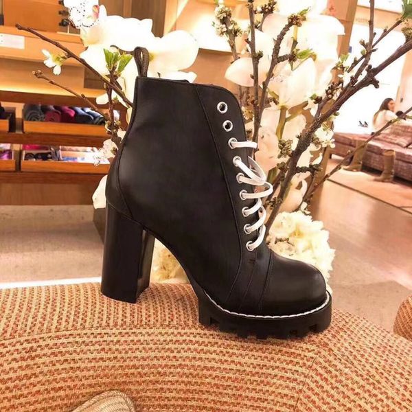star trail ankle boots fashion luxury womens designer booties classic monogram chunky heel martin boots women desert boots shoes 9cm, Black
star trail ankle boots fashion luxury womens designer booties classic monogram chunky heel martin boots women desert boots shoes 9cm, Black