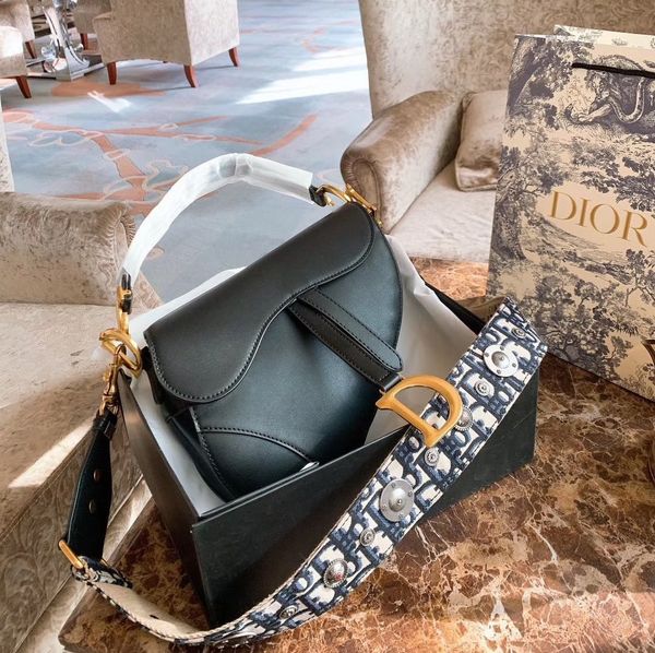 2020 famous designer womens handbag new letter shoulder bag genuine leather messenger bag luxury saddle bag luxury crossbody
2020 famous designer womens handbag new letter shoulder bag genuine leather messenger bag luxury saddle bag luxury crossbody