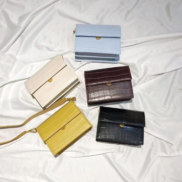 2020 new all-in-one bag, retro crocodile pattern wide shoulder strap flip small square bag
2020 new all-in-one bag, retro crocodile pattern wide shoulder strap flip small square bag