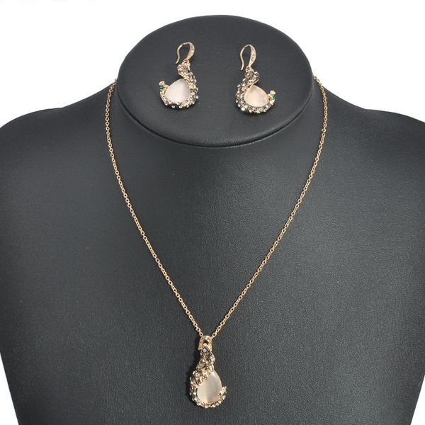 female jewelry set elegant women peacock crystal rhinestone pendant necklace earrings women jewelry accessories set, Silver
female jewelry set elegant women peacock crystal rhinestone pendant necklace earrings women jewelry accessories set, Silver