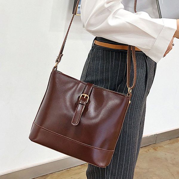 2019 new fashion messenger bag retro women leather shoulder bag large capacity totes female zipper handbag crossbady ladies
2019 new fashion messenger bag retro women leather shoulder bag large capacity totes female zipper handbag crossbady ladies