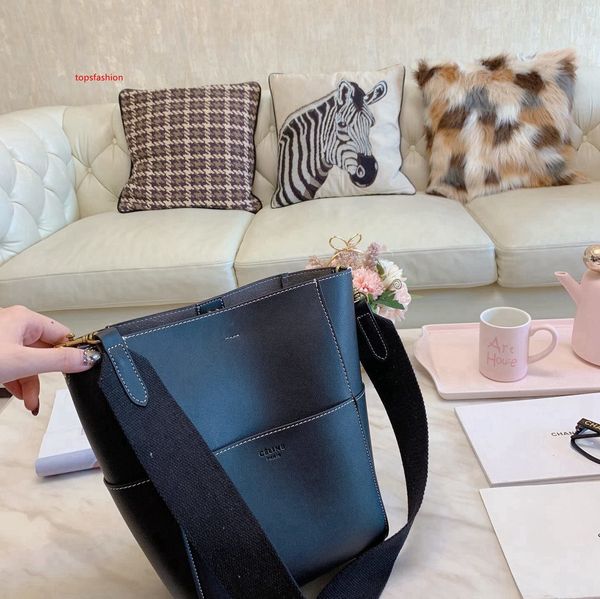 luxury leather chain crossbody shoulder bag and womens handbag messenger leather chain clutch quality guarantee - 1822
luxury leather chain crossbody shoulder bag and womens handbag messenger leather chain clutch quality guarantee - 1822