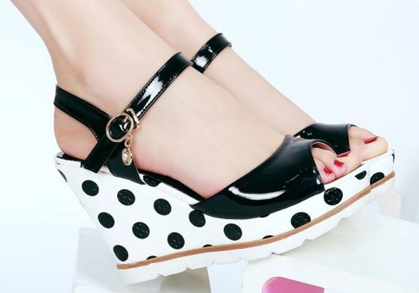 2019 circle dot women's sandals in summer with new style slope heel blue patchwork waterproof table, Black
2019 circle dot women's sandals in summer with new style slope heel blue patchwork waterproof table, Black