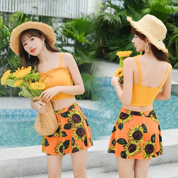 women's conservative split flat-angle swimsuit 2019 slim student xiaoqingxin spring swimsuit, White;black
women's conservative split flat-angle swimsuit 2019 slim student xiaoqingxin spring swimsuit, White;black