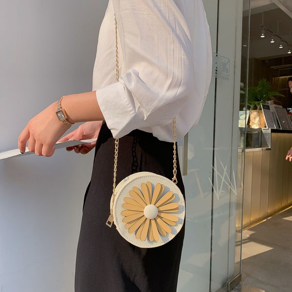 2020 new shoulder bag women's casual fashion korean chain small round bag small fresh ladies crossbody
2020 new shoulder bag women's casual fashion korean chain small round bag small fresh ladies crossbody