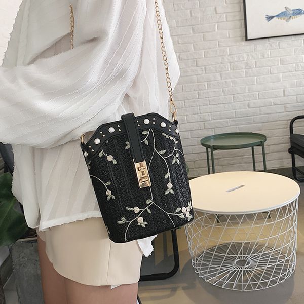 maison fabre 2019 new women messenger bag fashion bags one shoulder small square bag pu travel women dropshipping 7.10#
maison fabre 2019 new women messenger bag fashion bags one shoulder small square bag pu travel women dropshipping 7.10#