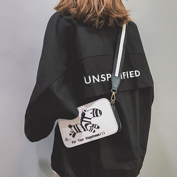2019 new handbag small box shape shoulder bag funny personality crossbody bag diagonal chain fashion messenger *
2019 new handbag small box shape shoulder bag funny personality crossbody bag diagonal chain fashion messenger *