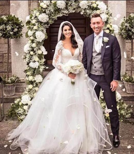 2019 new v neck lace wedding dresses long sleeves cascading ruffles tulle sweep train vestido de noiva a line long bridal wedding gowns, White
2019 new v neck lace wedding dresses long sleeves cascading ruffles tulle sweep train vestido de noiva a line long bridal wedding gowns, White