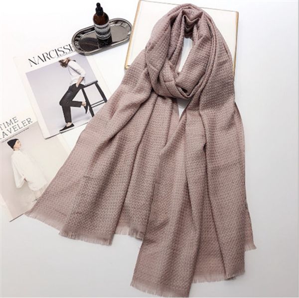 the new autumn and winter pure wool knitted scarf can go with any thickened scar, Blue;gray
the new autumn and winter pure wool knitted scarf can go with any thickened scar, Blue;gray