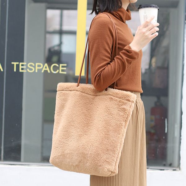 fashion plush handbag casual large capacity one shoulder women bag simple solid color fur shopping bag
fashion plush handbag casual large capacity one shoulder women bag simple solid color fur shopping bag