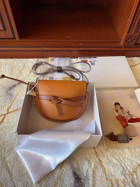 2019 famous designer womens handbag new letter shoulder bag genuine leather messenger bag luxury saddle bag lts
2019 famous designer womens handbag new letter shoulder bag genuine leather messenger bag luxury saddle bag lts