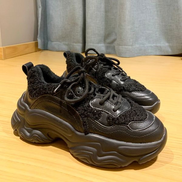 errfc women black casual platform shoes fashion lace up trending woman short plush warm leisure shoes for winter size 35-39
errfc women black casual platform shoes fashion lace up trending woman short plush warm leisure shoes for winter size 35-39