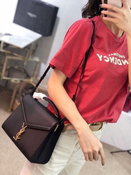 2020 new ladies handbag luxury designer designer shoulder bag handbag diagonal bag multifunctional usage fashion casual style
2020 new ladies handbag luxury designer designer shoulder bag handbag diagonal bag multifunctional usage fashion casual style
