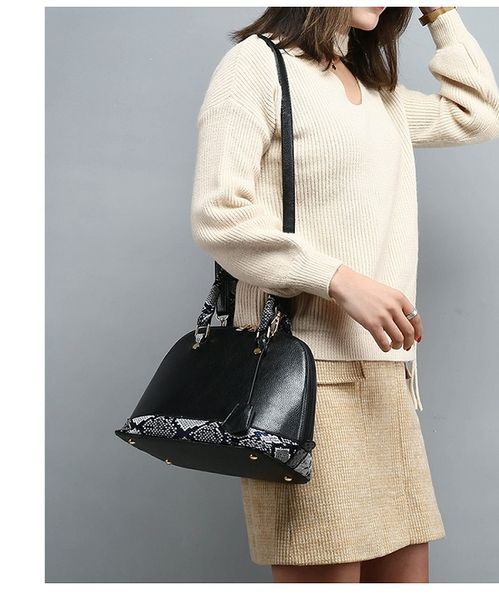 2019 new fashion trend handbags personality two-piece shell bag crocodile pattern european and american style casual outdoor shoulder diagon
2019 new fashion trend handbags personality two-piece shell bag crocodile pattern european and american style casual outdoor shoulder diagon