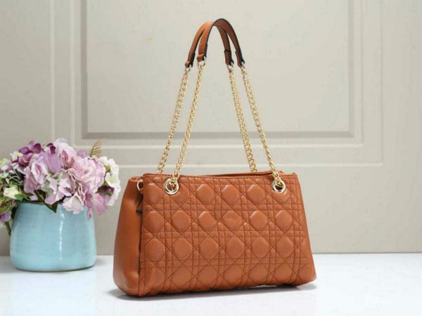fashion new designer luxury chain simple one shoulder internal compartment large capacity crossbody bag 2020
fashion new designer luxury chain simple one shoulder internal compartment large capacity crossbody bag 2020